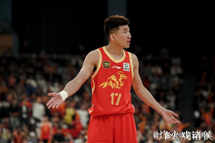 孙铭徽情绪低落!拒绝布朗示好,两场仅得13分,王博面临困局 孙铭徽情绪低落!拒绝布朗示好,两场仅得13分,王博面临困局