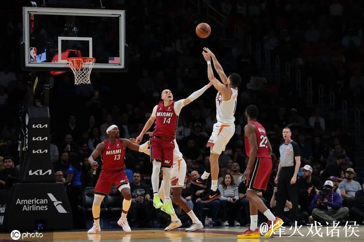 阿德巴约29+9布克24+9+9 热火胜太阳结束3连败