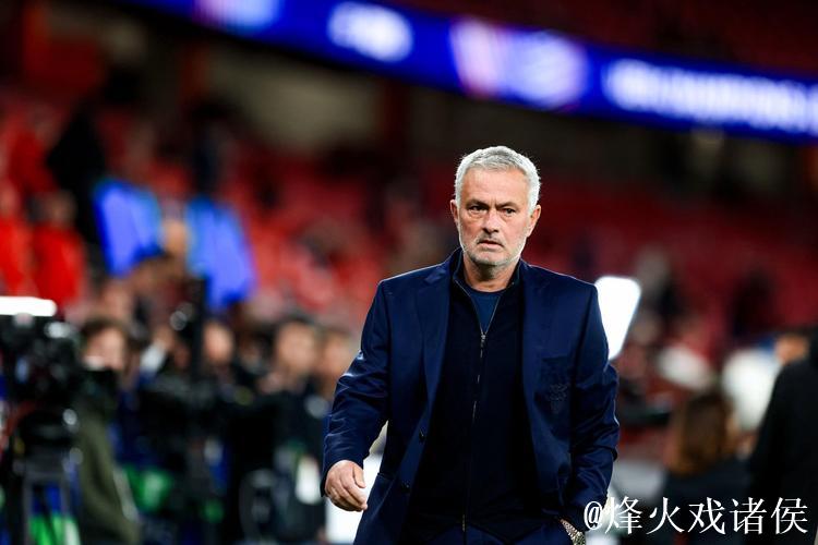 科贝:老佛爷有意请回穆里尼奥,后者是唯一让其满意的教练 科贝:老佛爷有意请回穆里尼奥,后者是唯一让其满意的教练