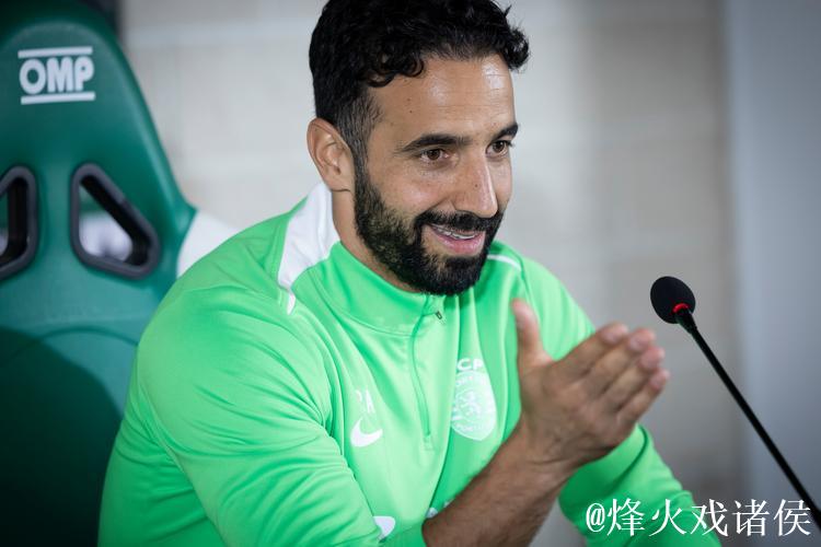 曼联风波再起!阿莫林质疑青训能力,外租球员晒图反击 曼联风波再起!阿莫林质疑青训能力,外租球员晒图反击