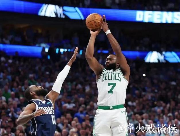 NBA丨不愧为1米98的探花，杰伦-布朗本赛季逐渐“乔丹”化！